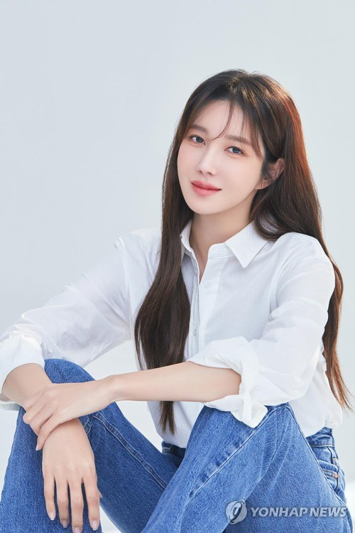 배우 이지아.<BH엔터테인먼트 제공, 연합뉴스>